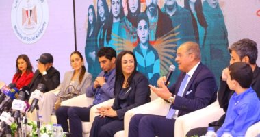 وزيرة التضامن: "لام شمسية" عمل درامى توعوى وسيظل علامة فى تاريخ الدراما.. صور الدكتورة مايا مرسى وزيرة التضامن خلال تكريم أبطال فريق عمل المسلسل لام شمسية