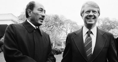 سعيد الشحات يكتب: ذات يوم 10 أبريل 1979.. الأغلبية البرلمانية توافق على معاهدة السلام مع إسرائيل وتهتف للسادات وتغنى «بلادى» وراء فايدة كامل.. والأقلية الرافضة ترد بنشيد: «والله زمان يا سلاحى» السادات وجيمى كارتر