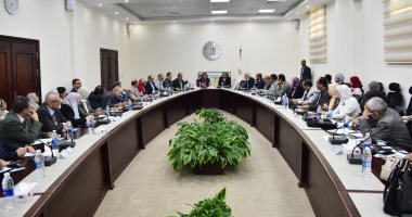 التعليم العالى تعقد ورشة عمل لتعزيز "المعاهد العليا" فى التصنيفات الدولية جانب من الاجتماع