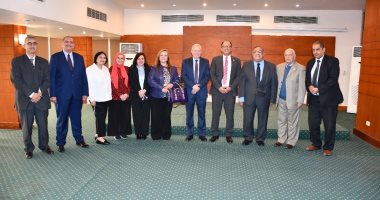 رئيس جامعة حلوان يستقبل اللجنة العلمية لترقية الأساتذة بمجال السياحة والفنادق رئيس جامعة حلوان يستقبل اللجنة العلمية