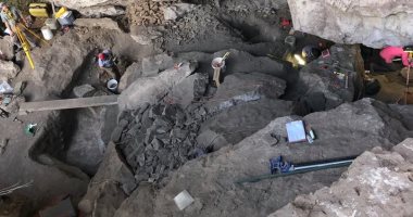 العثور على أسلحة صيد يبلغ عمرها 6500 عام فى كهف بولاية تكساس الأسلحة