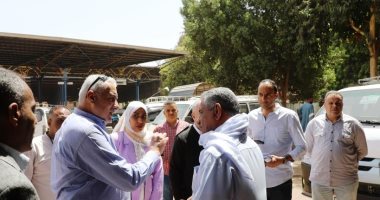 مرور ميدانى لمتابعة الالتزام بتطبيق التعريفة الجديدة لسيارات الأجرة بأسوان