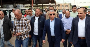 محافظ الإسماعيلية يتابع ميدانيًّا التزام السائقين بالتعريفة الجديدة محافظ الإسماعيلية يتابع التزام السائقين بالتعريفة الجديدة