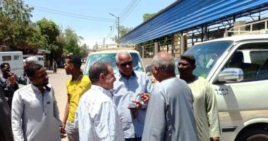 محافظ أسوان يتابع خطوط السيرفيس ومحطات الوقود انتظام العمل بالمواقف العمومية والداخلية بأسوان