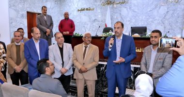 محافظ سوهاج يسلم 100 كفالة مالية للأسر الأولى بالرعاية محافظ سوهاج يسلم 100 كفالة للأسر الأولى بالرعاية