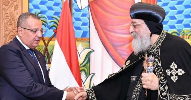 محافظ جنوب سيناء يدعو البابا تواضروس لزيارة المحافظة جانب من اللقاء