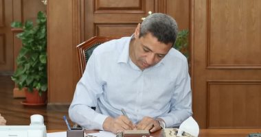 محافظ السويس يعتمد التعريفة الجديدة لسيارات الأجرة والتاكسى