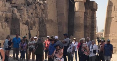 رواج سياحى مميز فى الأقصر أواخر الموسم الشتوى.. سياح دول العالم يستمتعون برحلة عبر الزمن فى المعابد والمقابر والمتاحف بالأقصر.. وإقبال كبير على رحلات البالون يومية.. وتجميل كورنيش النيل لخدمة الضيوف