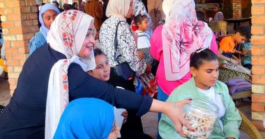 وحدة السكان بالأقصر تنظم احتفالية بمشاركة 150 طفلا بيوم اليتيم.. صور