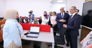 وزير الاتصالات: نستهدف تمكين الشباب من الوصول إلى مختلف أسواق العمل حول العالم وزير الاتصالات خلال الجولة