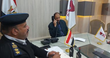 محافظ سوهاج يتابع غرفة العمليات ويرد على شكاوى المواطنين عبر الخط الساخن