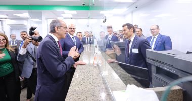 وزير الاتصالات يفتتح مكتبى بريد بعد تطويرهما وتزويدهما بأحدث التقنيات.. صور وزير الاتصالات خلال الافتتاح