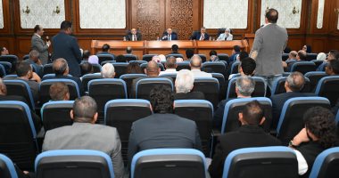 وزير الصناعة والنقل يبحث مع محافظي ومستثمري الأقصر وأسوان تحديات المناطق الصناعية