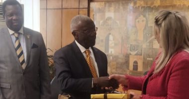 وزير السياحة الأوغندي يزور اتحاد غرف السياحية المصرية للاستفادة من تجربته