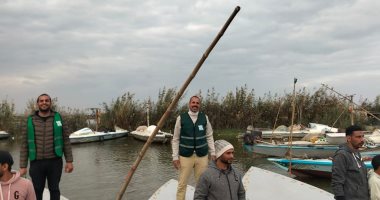 بحيرة المنزلة أحد أهم المصادر فى إنتاج الأسماك بالدقهلية.. تمثل أهمية كبيرة فى قطاع الصيد ويعمل بها العديد من الصيادين.. وتنتج أكثر من 50 ألف طن من الأسماك سنويا.. وتسهم بـ48% من إنتاج البحيرات الطبيعية فى مصر