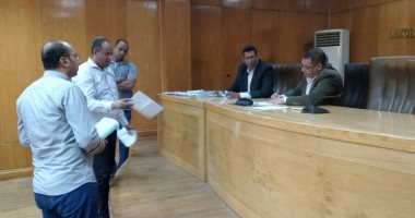 سكرتير مساعد الأقصر يبحث 30 شكوى ومطلبا للأهالى بفعاليات اليوم المفتوح