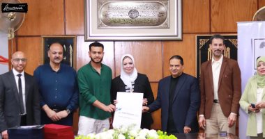 "زراعة دمنهور" تكرم طلاب الدفعة الثانية عشر من برنامج إنتاج الدواجن.. صور