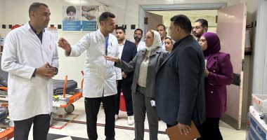 مدير الرعاية الصحية بأسوان في زيارة ميدانية بمستشفى أبو سمبل الدولى.. صور