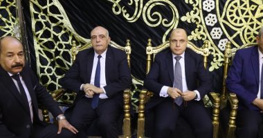 محافظ كفر الشيخ يقدم واجب العزاء فى والدة رئيس مدينة سيدي سالم.. صور