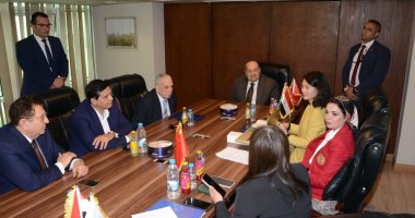 المستشار عبد الوهاب عبد الرازق يشهد توقيع المحكمة العربية للتحكيم بروتوكولا مع الصين