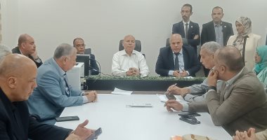 محافظ القاهرة يتفقد منطقة شق الثعبان لمتابعة تقنين أوضاع المصانع