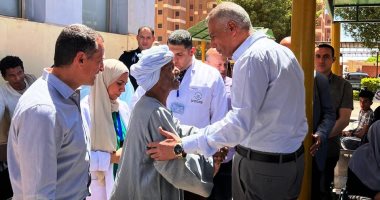 محافظ أسوان يجرى جولة مفاجئة بالمستشفى التخصصى العام