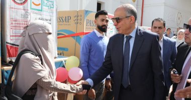 محافظ المنيا يسلم 23 جهاز عروسة مقدمة من مؤسسة "حياة كريمة"  