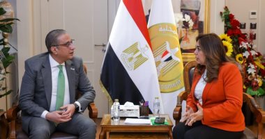وزيرة التنمية المحلية تتابع مع محافظ الفيوم جهود تحسين الخدمات 