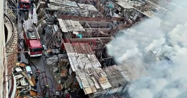 فصل التيار الكهربائي عن موقع حريق مخزن سجاد وموكيت فى أوسيم