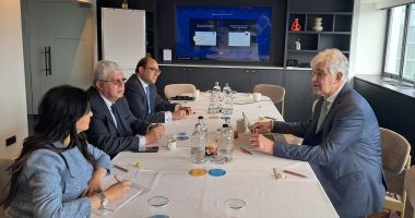 وزير التعليم العالى يبحث مع نائب رئيس جامعة كيه يو لوفين سبل التعاون جانب من اللقاء