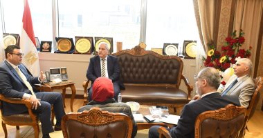 وزير الإسكان يلتقى رئيس الهيئة الوطنية للصحافة لبحث أوجه التعاون المشترك