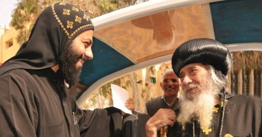كيف كان يقضى البابا شنودة الثالث أسبوع الآلام؟.. سكرتيره يوضح