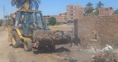 رفع 60 طن قمامة ومخلفات بـ 6 قرى بمركز سوهاج جانب من رفع القمامه