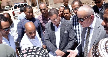 محافظ الأقصر يتفقد أعمال المرافق والخدمات بـ"حوض الـ18" ويكلف بحل شكاوى الكهرباء