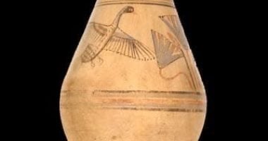أسرار الأوانى الفخارية المعروضة فى متحف الإسكندرية القومى.. مصنوعة من طمى النيل ومرسوم عليها نباتات وطيور وأسماك جاءت من تقديس النهر العظيم.. وخبير أثرى: استخدموا طمى الفيضان المترسب على الحواف فى صناعتها.. صور أوانى فخارية