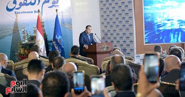 احتفالية قناة السويس"بيوم التفوق".. رئيس الوزراء يطلق حزمة مشروعات واتفاقيات بحرية جديدة.. مدبولي: قناة السويس محرك أساسي لخطط التنمية.. والفريق أسامة ربيع: فتح خطوط تواصل مع العملاء وتبنى سياسات تسويقية مرنة