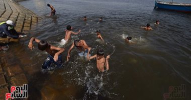 مواطنو كراتشى يلجأون إلى الأنهار هربا من ارتفاع درجات الحرارة ارتفاع درجات الحرارة فى باكستان