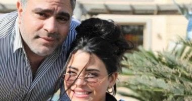 "بحبك" و"وأنا أوى أوى".. وصلة غزل بين محمد شاهين وأسماء جلال