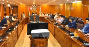 محافظ أسيوط: حصر المنشآت على ضفاف النيل لتعظيم الاستفادة منها