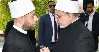 وزير الأوقاف على رأس وفد من قيادات الوزارة لتقديم العزاء فى والد رئيس جامعة الأزهر وزير الأوقاف ورئيس جامعة الأزهر