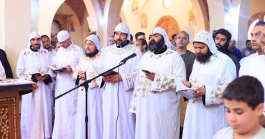 أقباط إسنا يحتفلون بخميس العهد فى دير الأنبا متاؤس الفاخورى جنوب الأقصر.. صور