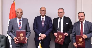 تعاون بين وزارة العمل وغرفة صناعة الملابس لسد احتياجات القطاع