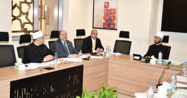 وزير الأوقاف يترأس لجنة القيادات لاختيار مديرى إدارات الشئون القانونية بالمديريات لجنة القيادات لاختيار مديري إدارات الشئون القانونية