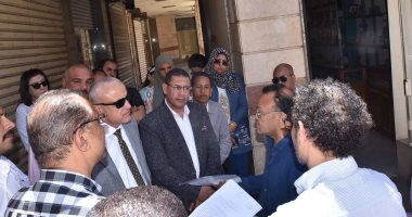 محافظة الأقصر يتفقد سوق مرحباً لبحث شكاوى أصحاب البازارات وحلها لخدمة السياحة.. صور