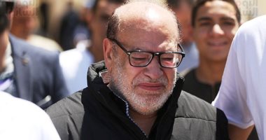 انهيار صلاح عبد الله في جنازة سليمان عيد وكريم محمود عبد العزيز يسانده