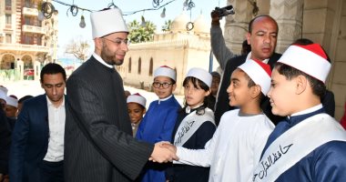 وزير الأوقاف ومحافظ الإسكندرية يتفقدان تطوير ساحة مسجد أبي العباس المرسي وزير الأوقاف يشهد شعائر صلاة الجمعة بمسجد سيدي أبي العباس المرسي