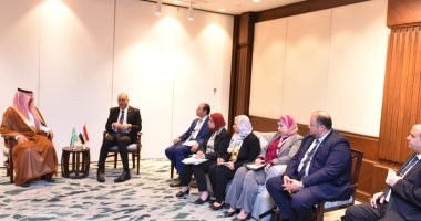 وزير العمل ونائب وزير الموارد البشرية السعودي يبحثان اتفاقية الفحص المهني لتصدير العمالة