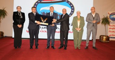 محافظ القاهرة: اهتمام الدولة بتطوير التعليم يأتي ضمن أولويات الرئيس محافظ القاهرة خلال الحفل