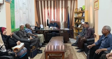 رئيس أسوان الأزهرية يلتقى مديرى المراحل وموجهى العموم استعدادا للامتحانات