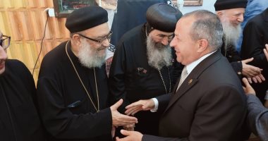محافظ بورسعيد يزور الكاتدرائية لتقديم التهاني بعيد القيامة المجيد